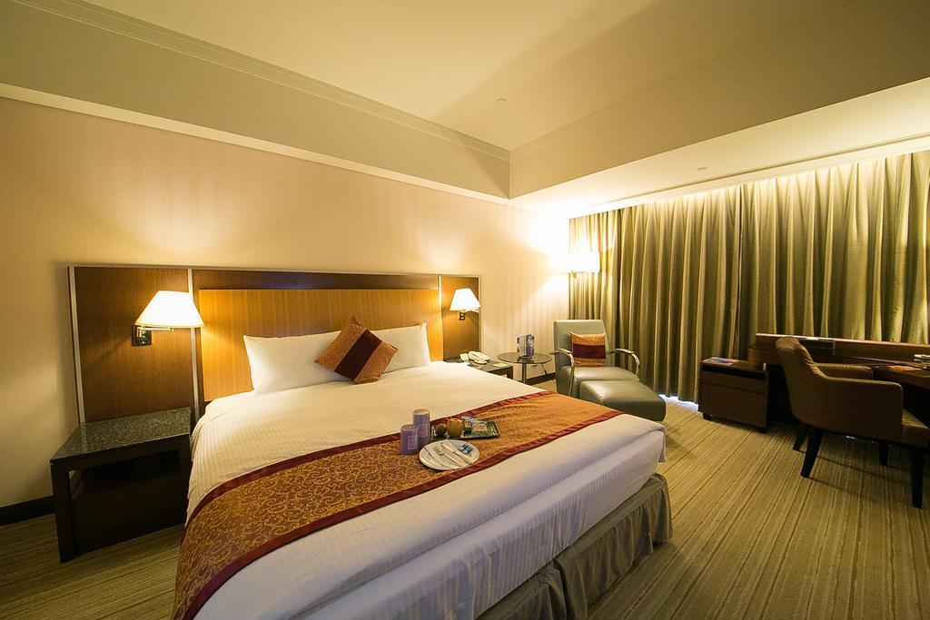 エバーグリーン プラザ ホテル タイナン 台南 部屋 写真