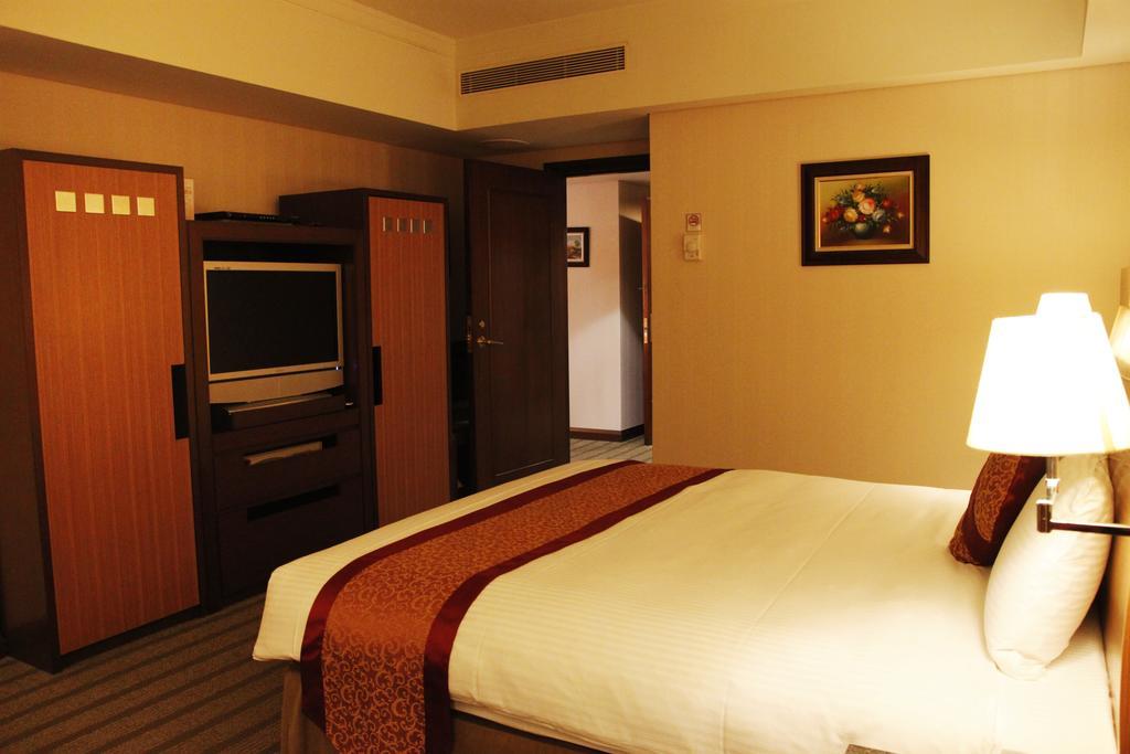 エバーグリーン プラザ ホテル タイナン 台南 部屋 写真 A room at the hotel